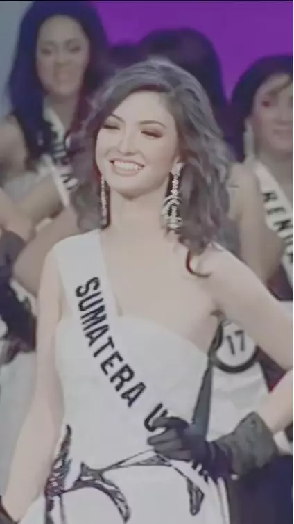 potret lawas Raline Shah saat ikut Puteri Indonesia 2008 © 2024 brilio.net potret lawas Raline Shah saat ikut Puteri Indonesia 2008 © 2024 brilio.net