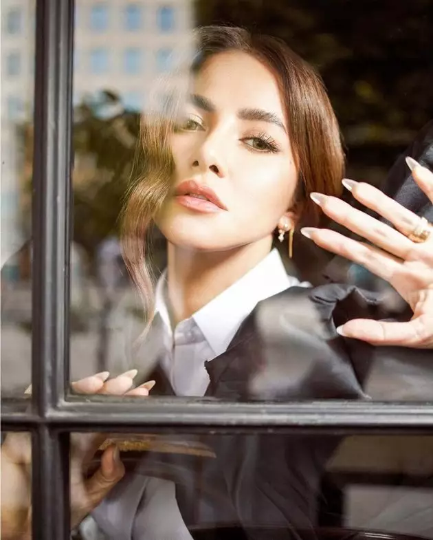 Pemotretan Olla Ramlan usai lepas hijab © Instagram