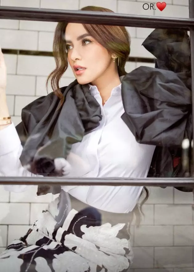 Pemotretan Olla Ramlan usai lepas hijab © Instagram