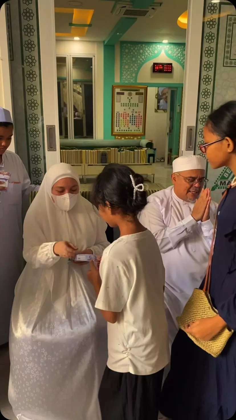 habib rizieq punya anak lagi di usia 59 tahun  © 2025 Instagram