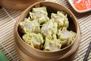 Nggak kalah nikmat, 6 makanan non halal ini sudah dimodifikasi jadi versi halal