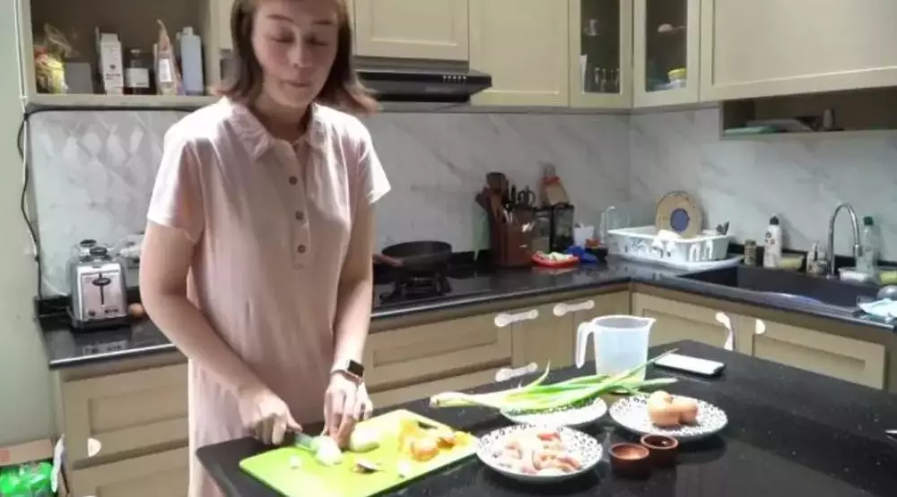 cara Kimberly Ryder menata dapurnya © YouTube cara Kimberly Ryder menata dapurnya © YouTube