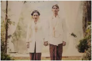 11 Potret Andien Aisyah rayakan hari jadi pernikahan ke-10, penampilannya vintage penuh gaya