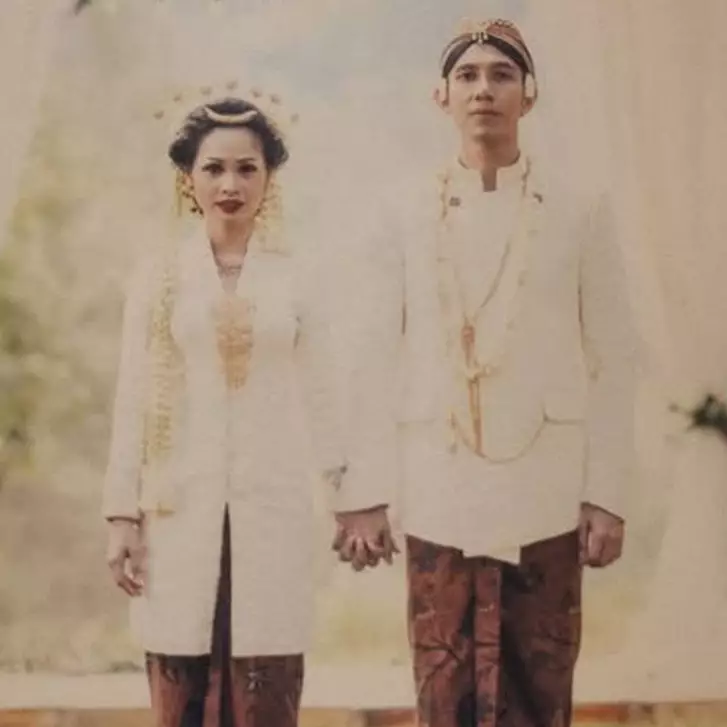 11 Potret Andien Aisyah rayakan hari jadi pernikahan ke-10, penampilannya vintage penuh gaya