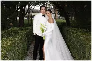 Akhirnya unggah foto menikah, 10 potret Amanda Rawless dipersunting Adriel Susanteo ini romantis abis