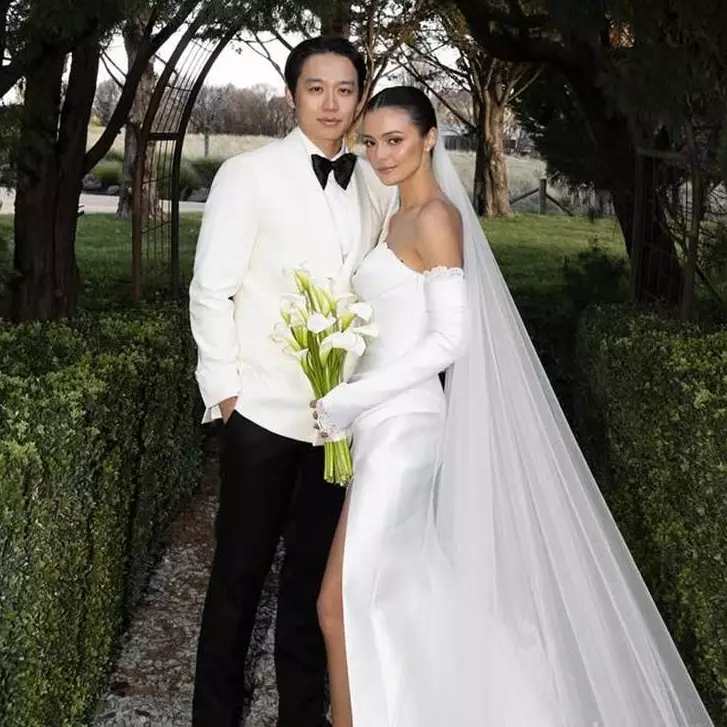 Akhirnya unggah foto menikah, 10 potret Amanda Rawless dipersunting Adriel Susanteo ini romantis abis