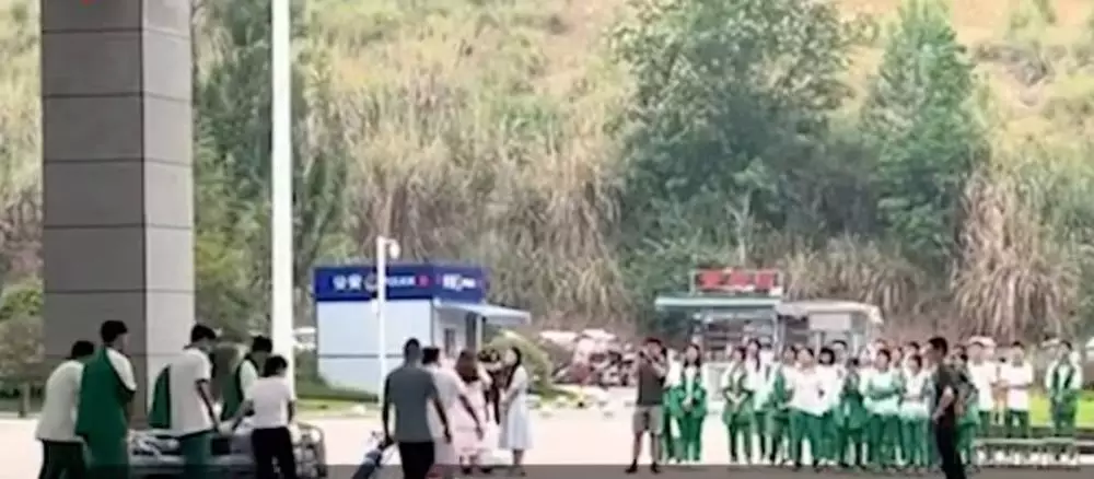 siswa china jalan 2 km foto kelulusan © 2025 berbagai sumber siswa china jalan 2 km foto kelulusan © 2025 berbagai sumber