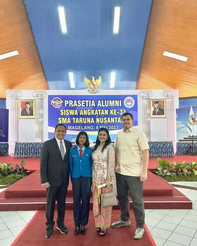 putri sambung Bella Saphira lulus © Instagram