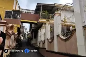 Viral penampakan rumah 1.000 pintu bak istana di gang senggol, pemiliknya ternyata bekas kuli bangunan
