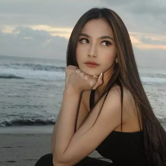 Konsisten rambut panjang, 9 potret Mahalini sebelum terkenal ini cantik alami perempuan Indonesia