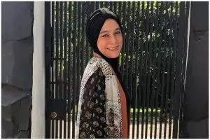 Dulu jadi Gadis Warkop, ini 11 potret Nena Rosier saat muda yang pesonanya bikin jatuh hati