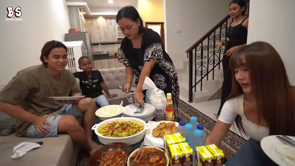 dapur rumah lucinta luna © 2024 YouTube dapur rumah lucinta luna © 2024 YouTube