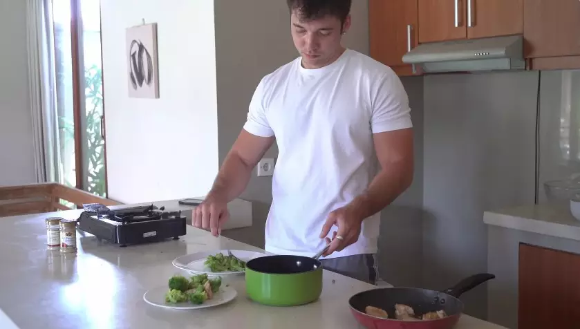 dapur Stefan William semi terbuka © YouTube