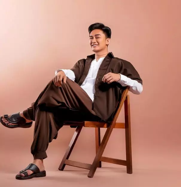 potret Bobby Tince kini berhijrah © Instagram