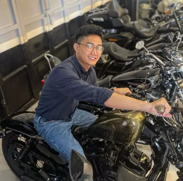 potret Bobby Tince kini berhijrah © Instagram