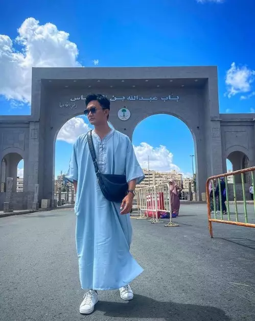 potret Bobby Tince kini berhijrah © Instagram