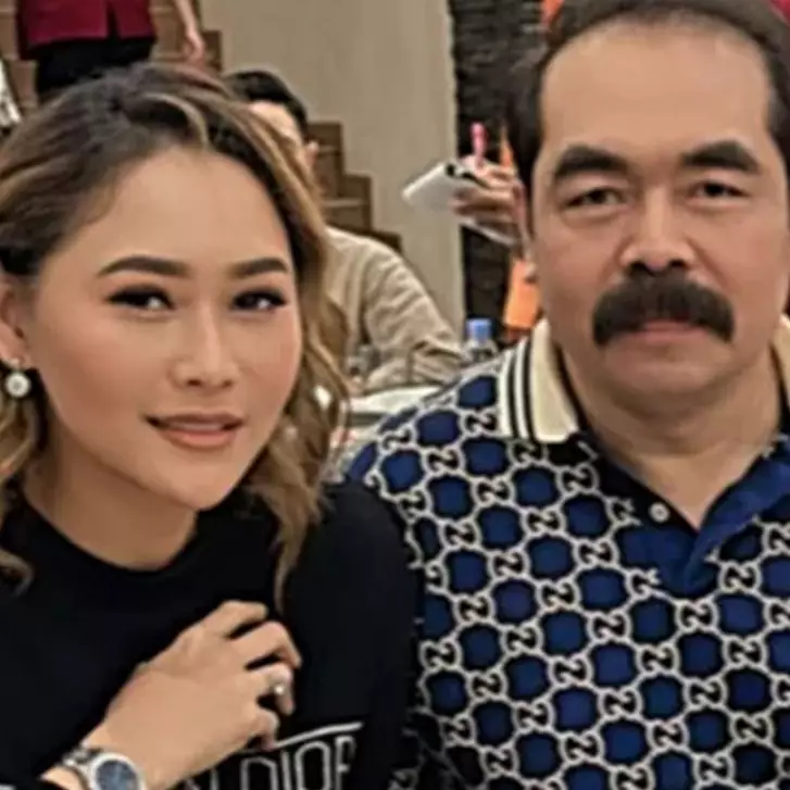 Rayakan ulang tahun pernikahan ke-30, Inul Daratista dan Adam Suseno makan bersama di restoran Padang