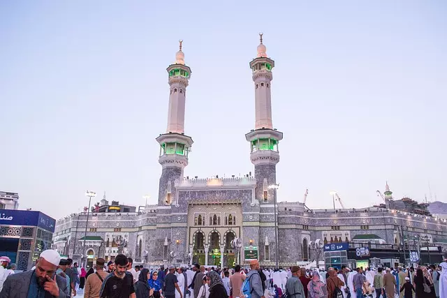fakta 3 wni masuk mekkah secara ilegal untuk haji  © 2025 brilio.net fakta 3 wni masuk mekkah secara ilegal untuk haji  © 2025 brilio.net