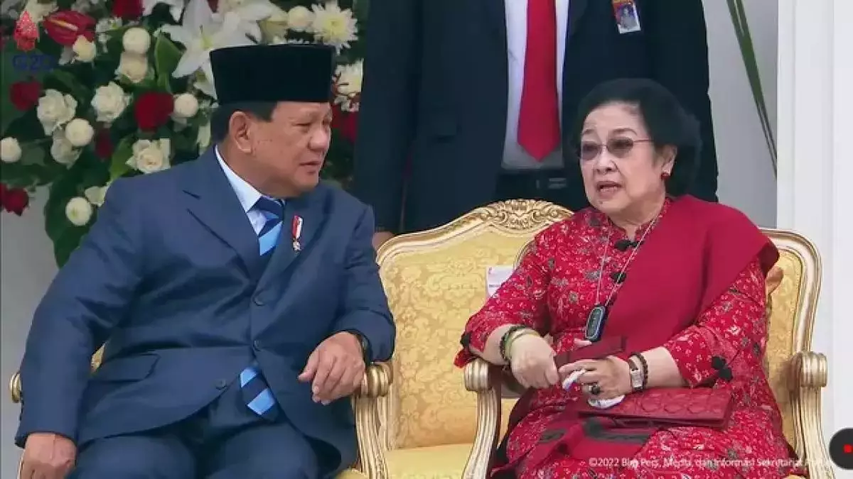 Momen akrab Prabowo dan Megawati usai upacara Hari Lahir Pancasila, asik ngobrol berdua