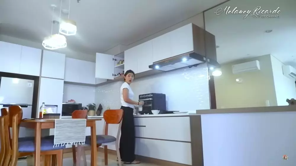 dapur apartemen Inge Anugrah © 2024 brilio.net