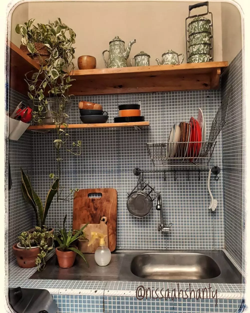 dapur gang senggol tanpa kitchen set estetik unik © 2023 brilio.net