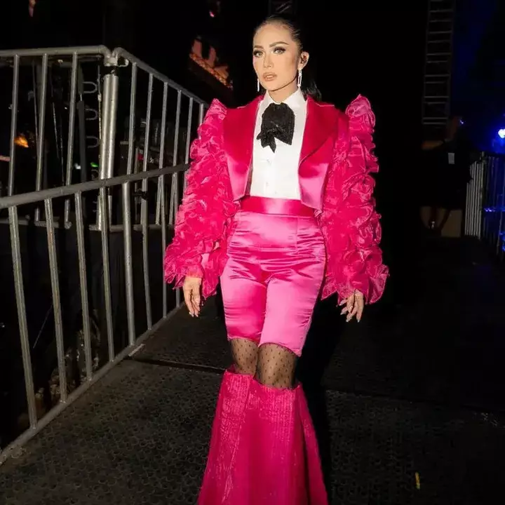 Model iklan produk kecantikan ini ternyata ibu 9 seleb terkenal, potret lawasnya memukau berbagai sumber Model iklan produk kecantikan ini ternyata ibu 9 seleb terkenal, potret lawasnya memukau berbagai sumber