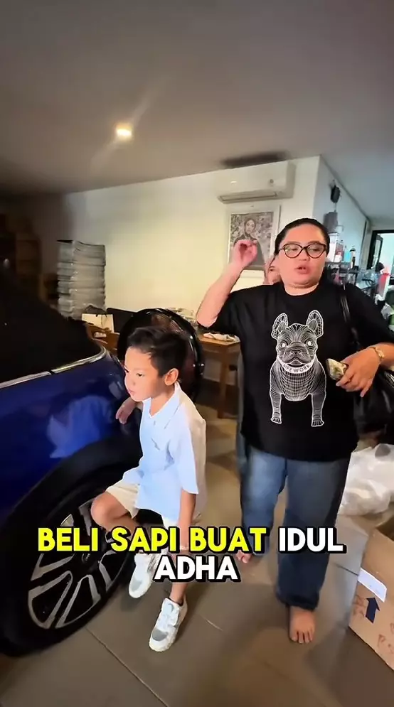 Nikita Mirzani tetap berkurban  © TikTok Nikita Mirzani tetap berkurban  © TikTok