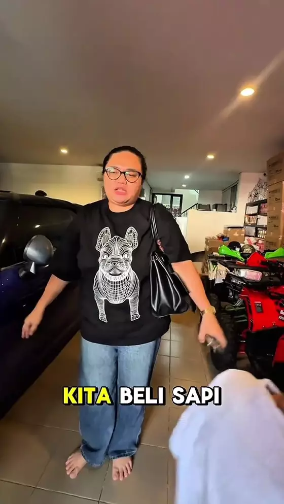 Nikita Mirzani tetap berkurban  © TikTok Nikita Mirzani tetap berkurban  © TikTok