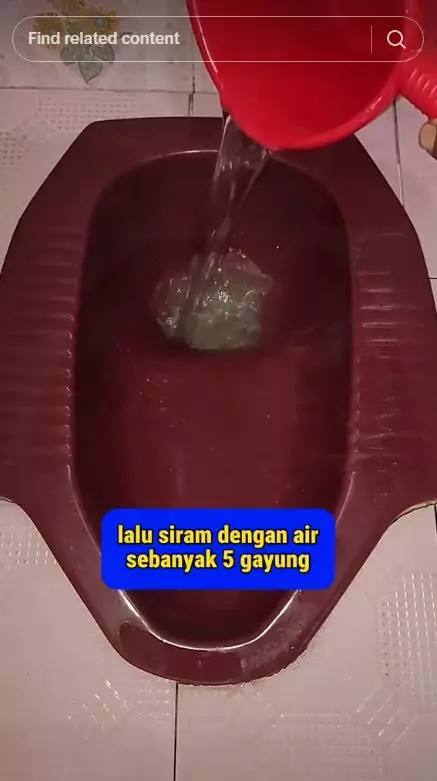 cara mengatasi WC mampet pakai minyak dan garam © TikTok