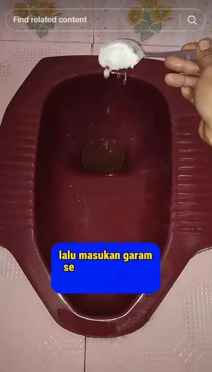 cara mengatasi WC mampet pakai minyak dan garam © TikTok