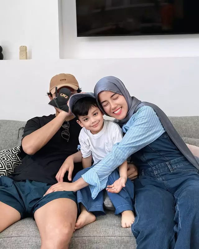 Pacaran 4 tahun nikah hanya 4 bulan, 11 potret terbaru Yofina Pradani mantan adik ipar Shireen Sungkar berbagai sumber