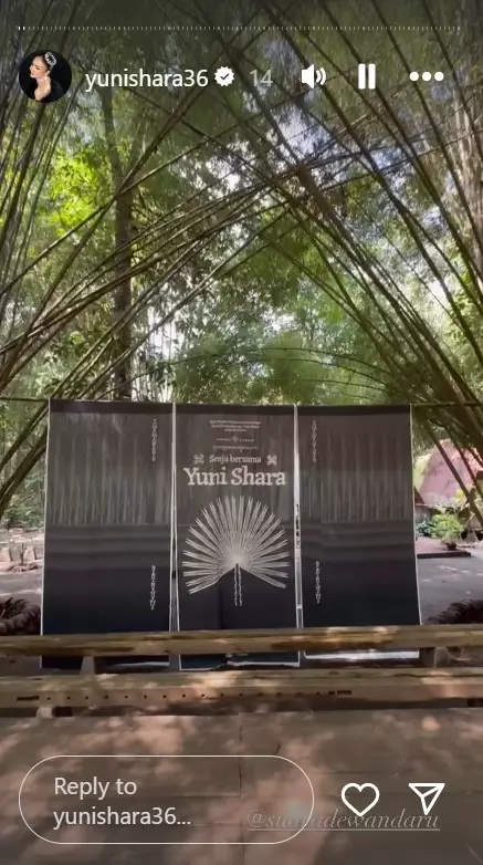 Yuni Shara pakai dress selutut © Instagram Yuni Shara pakai dress selutut © Instagram