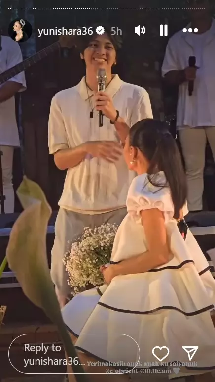 Yuni Shara pakai dress selutut © Instagram Yuni Shara pakai dress selutut © Instagram