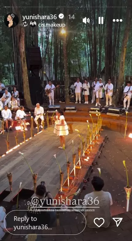 Yuni Shara pakai dress selutut © Instagram Yuni Shara pakai dress selutut © Instagram