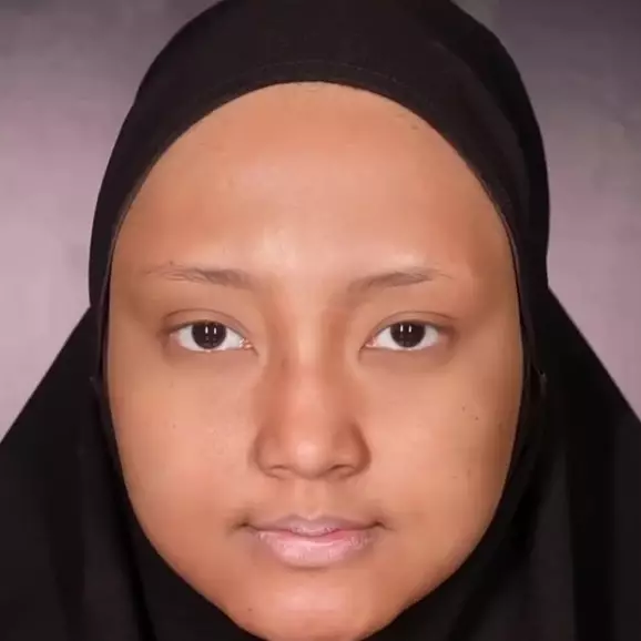 Request Arabian style, transformasi cewek berwajah bulat dirias bold ini tampak mewah bak beda orang