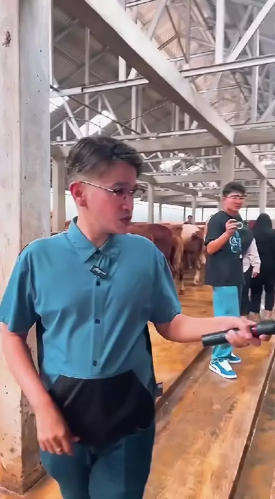 momen haru Ruben Onsu cari sapi kurban © Instagram momen haru Ruben Onsu cari sapi kurban © Instagram