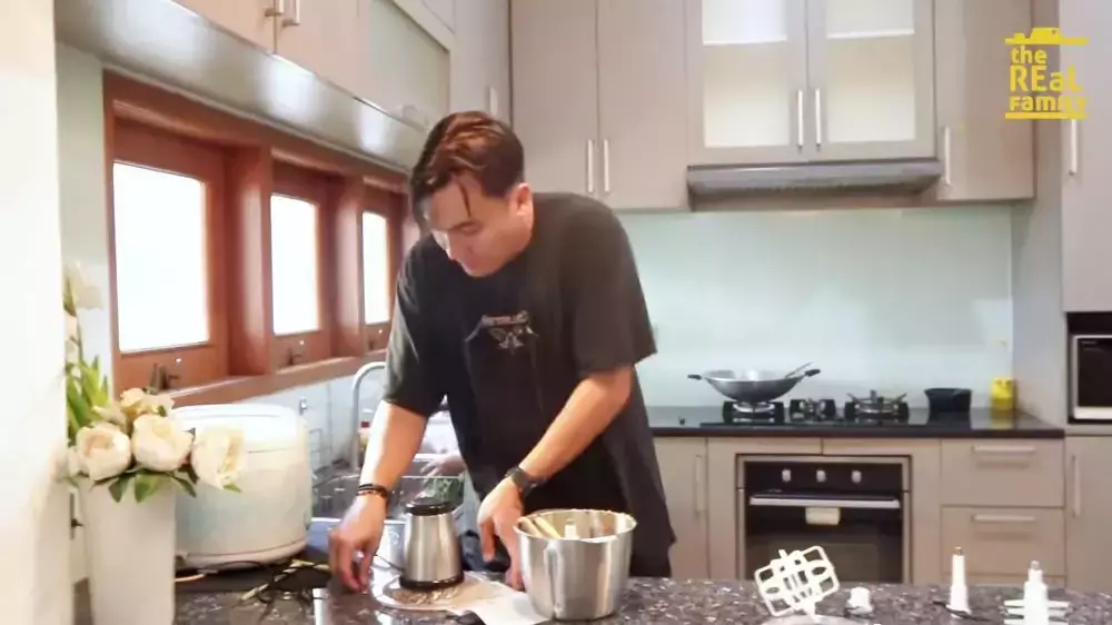 dapur rendy kjaernett ditata rapi  © 2025 YouTube dapur rendy kjaernett ditata rapi  © 2025 YouTube