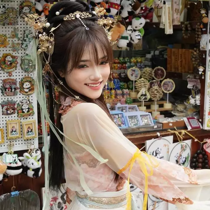 8 Potret jadul Fuji pas masih sekolah, biarpun pakai seragam tapi gayanya udah kece maksimal