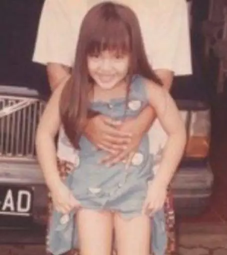 aktris saat SD berbagai sumber