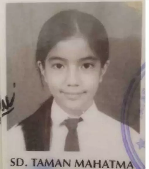 aktris saat SD berbagai sumber