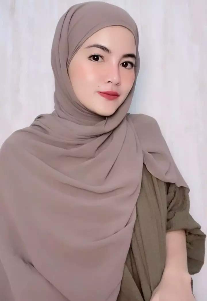 cewek cerewet di kepompong © Instagram cewek cerewet di kepompong © Instagram