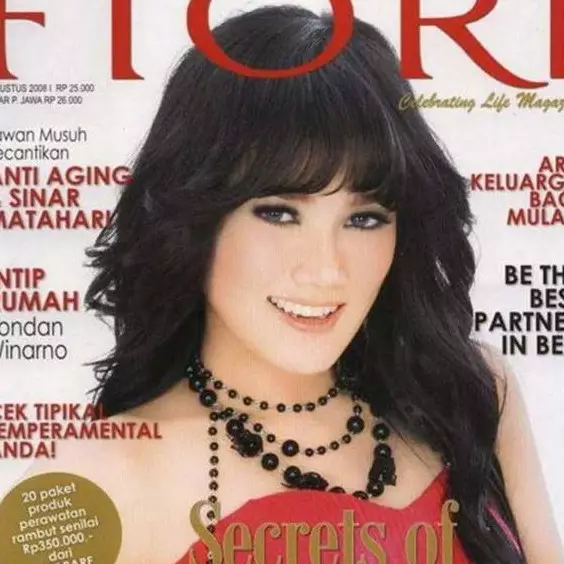 Bantah lakukan operasi plastik, ini 11 potret Mulan Jameela dulu dan kini yang wajahnya makin berubah