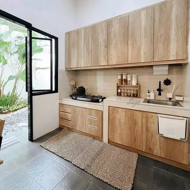 dapur semi outdoor ke taman © 2025 berbagai sumber