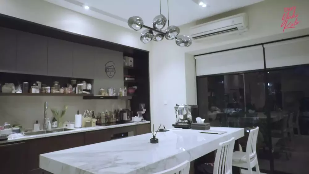 cara Vidi Aldiano menata dapurnya penuh barang © YouTube cara Vidi Aldiano menata dapurnya penuh barang © YouTube