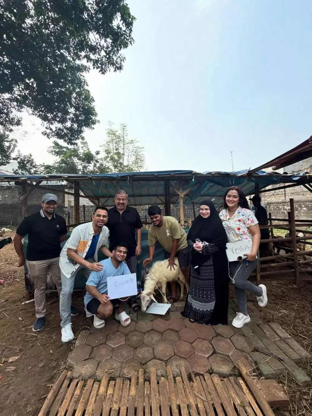 Raffi Ahmad borong kambing kurban Pak Muh © 2025 Instagram