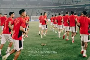 Gol penalti Ole Romeny di menit 44 bikin Timnas Indonesia unggul tipis atas China di babak pertama