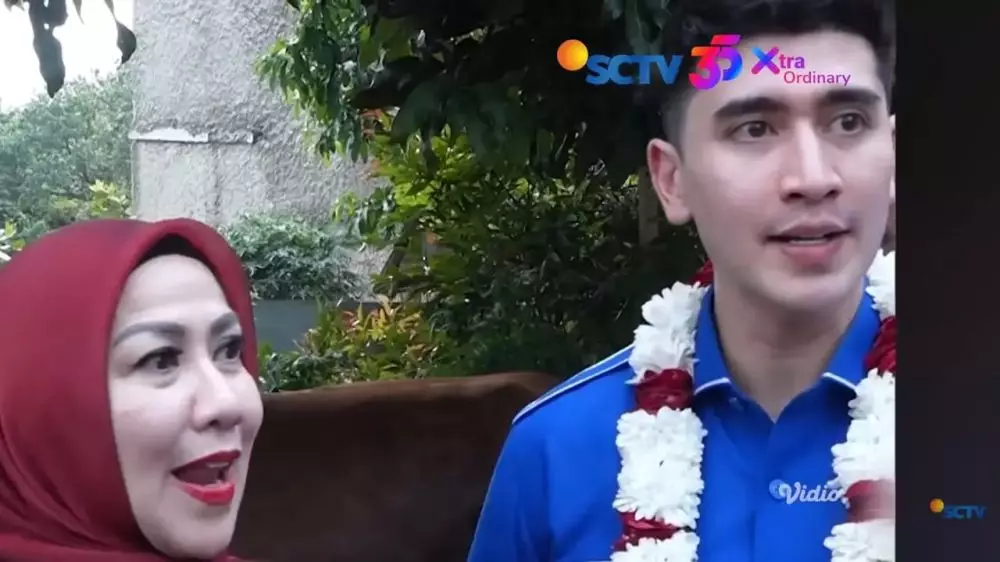 Momen Verrell Bramasta beri sapi kurban untuk ibunda © 2025 brilio.net Momen Verrell Bramasta beri sapi kurban untuk ibunda © 2025 brilio.net
