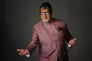 Rayakan anniversary ke-52, Amitabh Bachchan bagikan foto langka dengan istrinya yang diambil pada 1973
