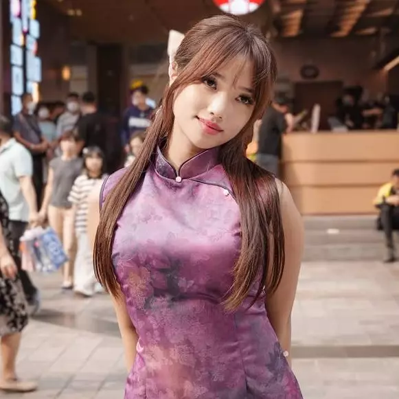 7 Gaya rambut panjang ala Fuji yang bikin tampil chic, fresh, dan makin glowing di segala momen