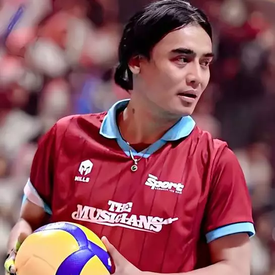 Makin cantik seiring bertambah usia, momen kelulusan anak Charly Van Houten ini penuh kehangatan